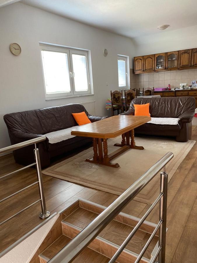 Big Apartment 3 Bedrooms Bihać Extérieur photo