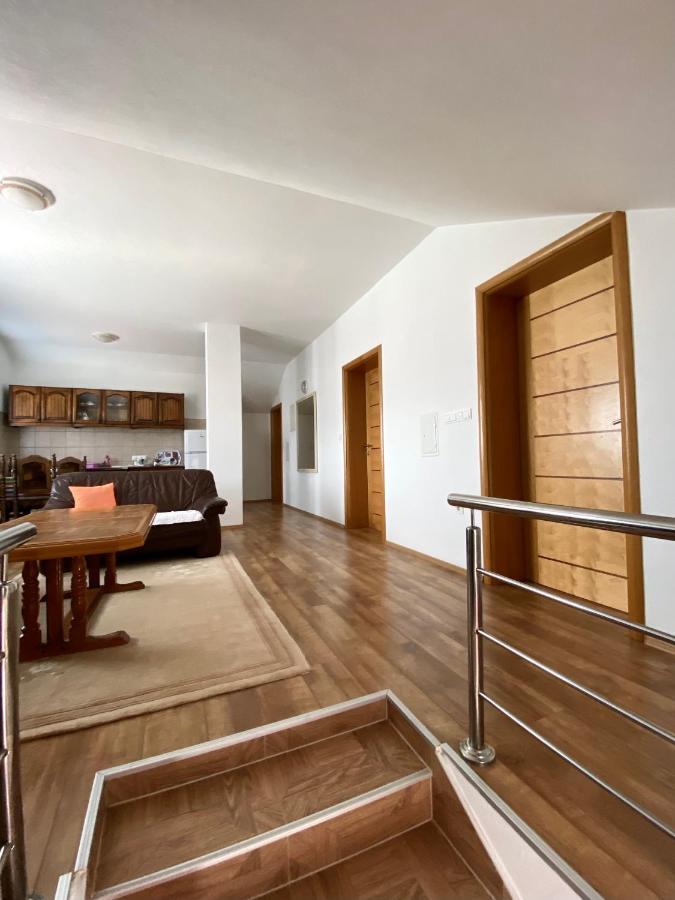 Big Apartment 3 Bedrooms Bihać Extérieur photo