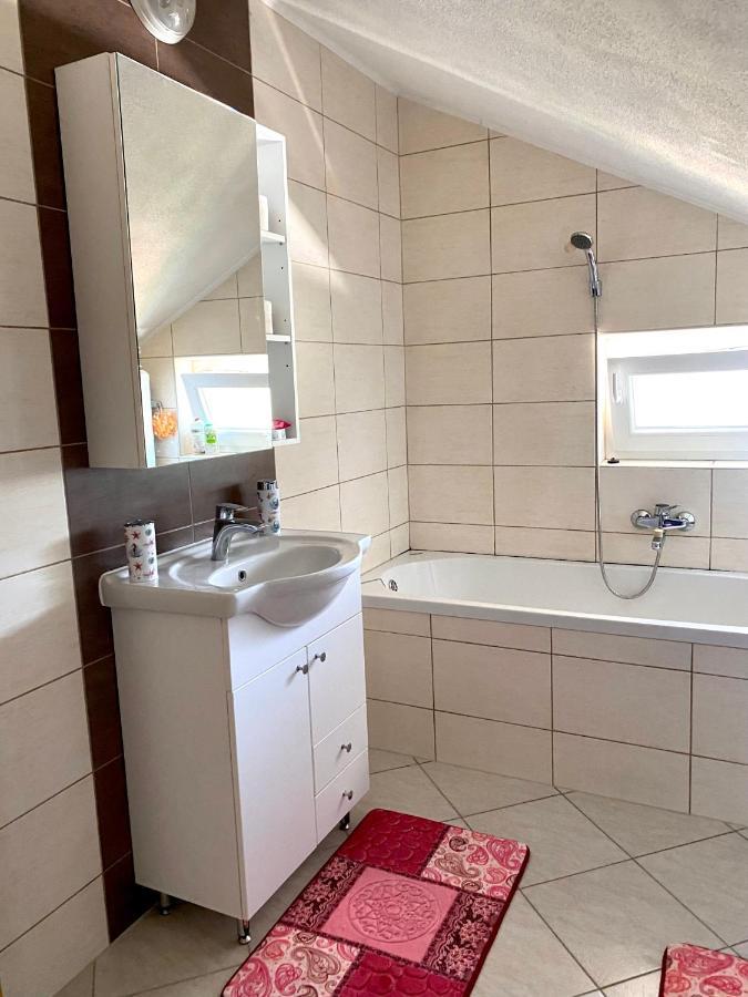 Big Apartment 3 Bedrooms Bihać Extérieur photo