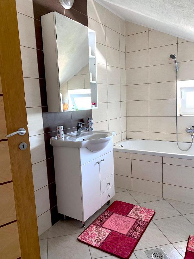Big Apartment 3 Bedrooms Bihać Extérieur photo