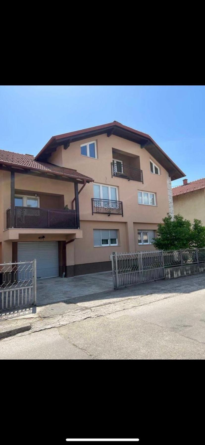 Big Apartment 3 Bedrooms Bihać Extérieur photo